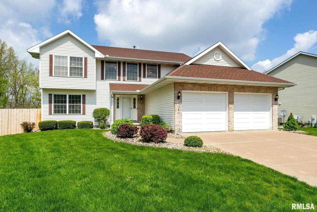 502 E 14th Avenue Ct., Coal Valley, IL 61240