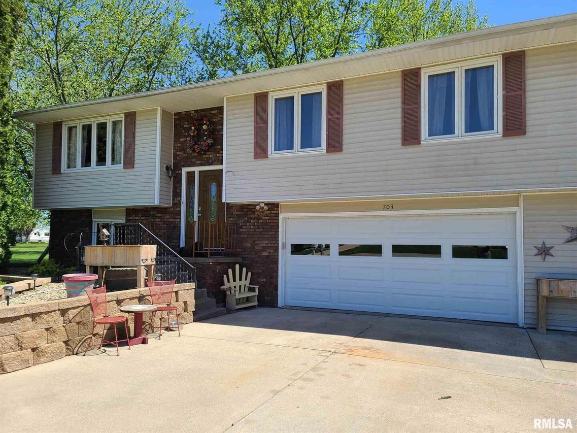 703 Ridge St., Albany, IL 61230
