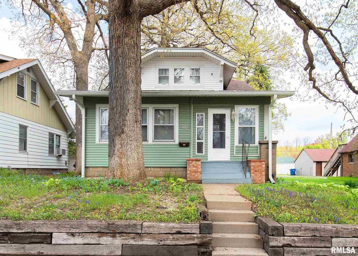 2951 12th Ave., Moline, IL 61265