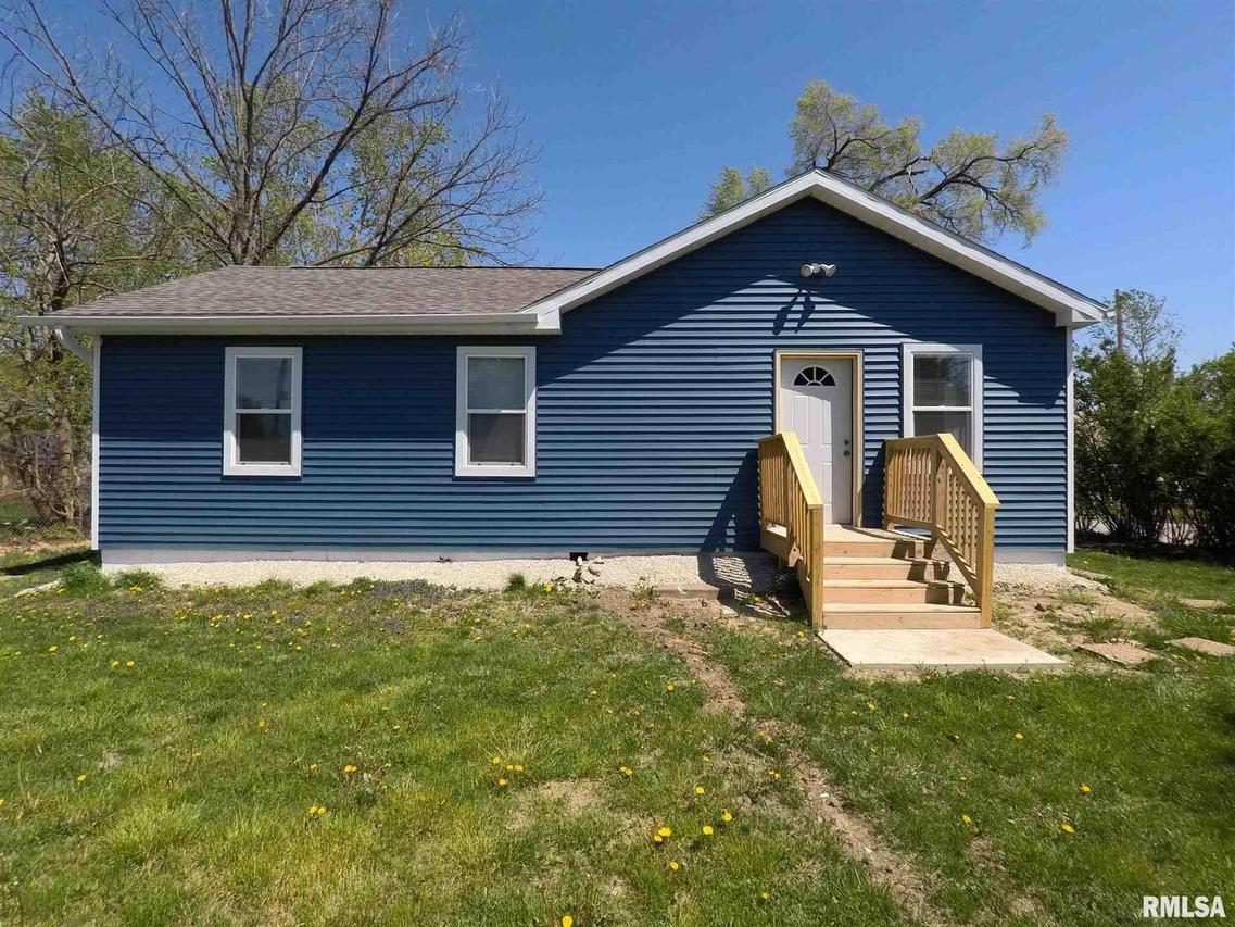 711 3rd St., Silvis, IL 61282