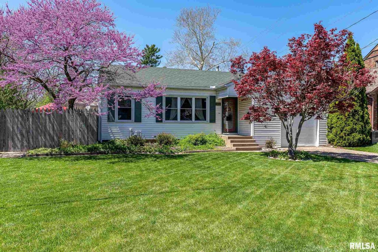 3802 32nd St., Rock Island, IL 61201