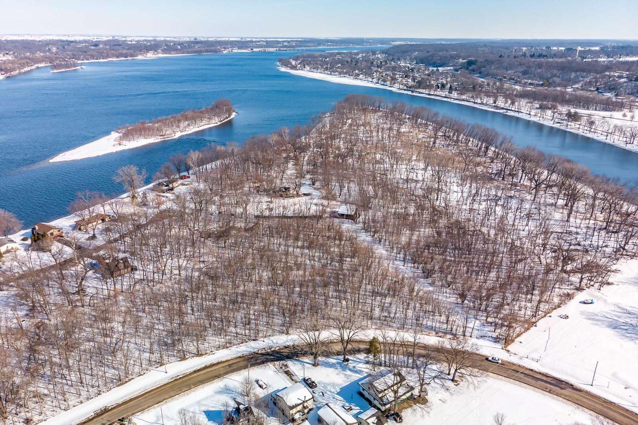 180 Island Ave., East Moline, IL 61244