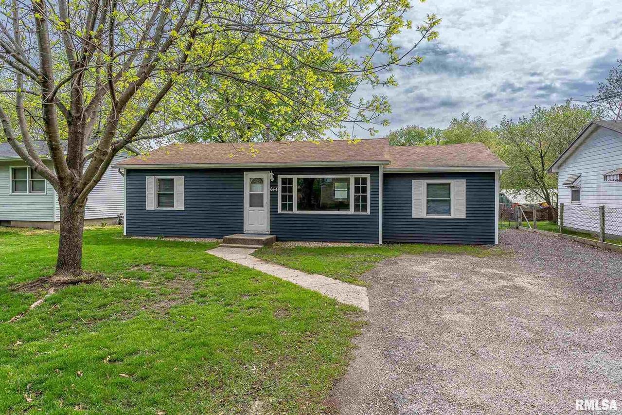 644 S 3rd St., Colona, IL 61241
