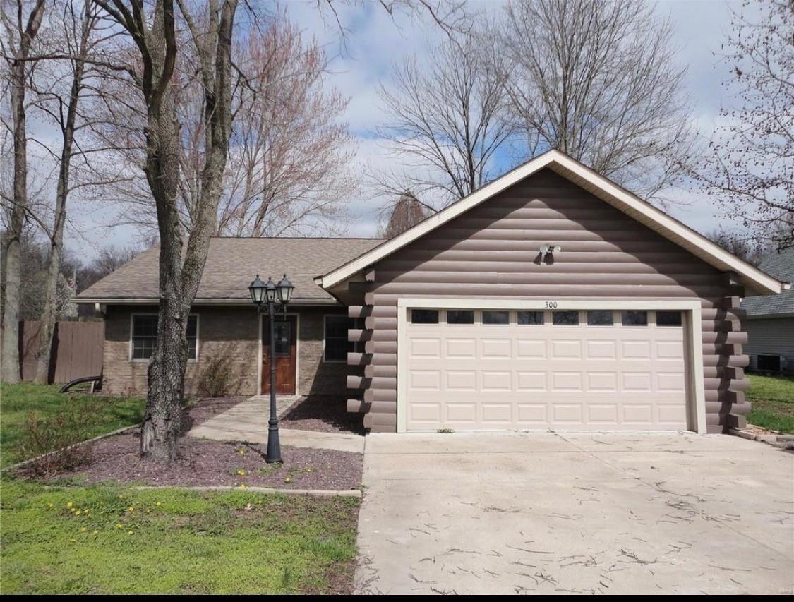 300 Noah Ln., Carterville, IL 62918