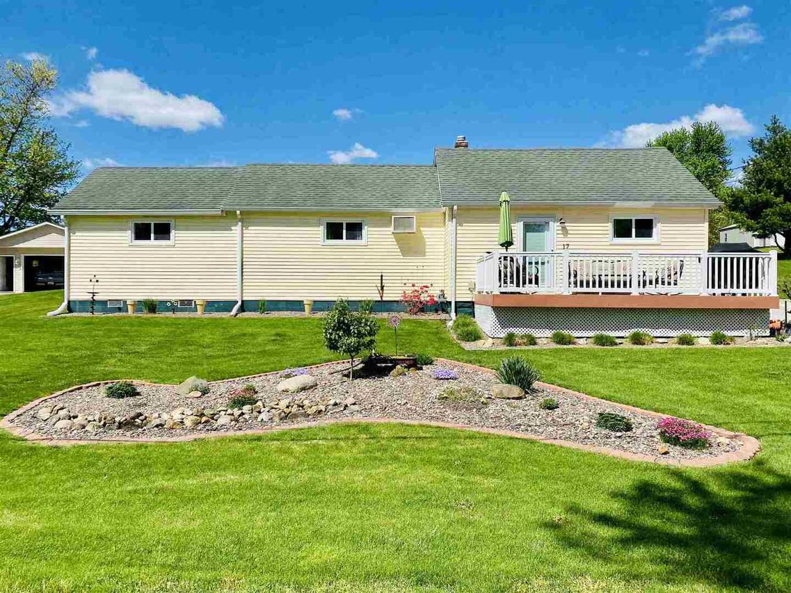 17 Main Ave., Matherville, IL 61231