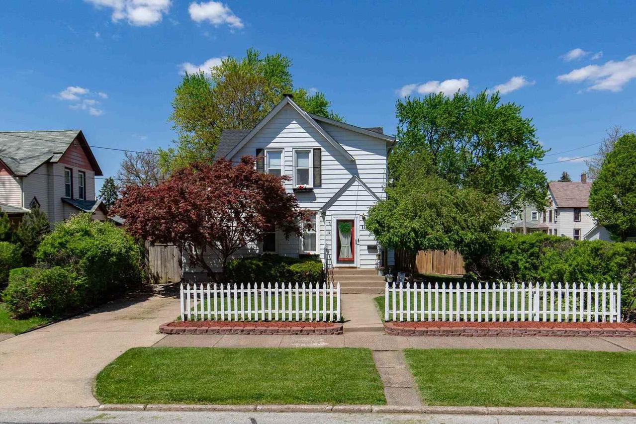 1031 14th Ave., Moline, IL 61265