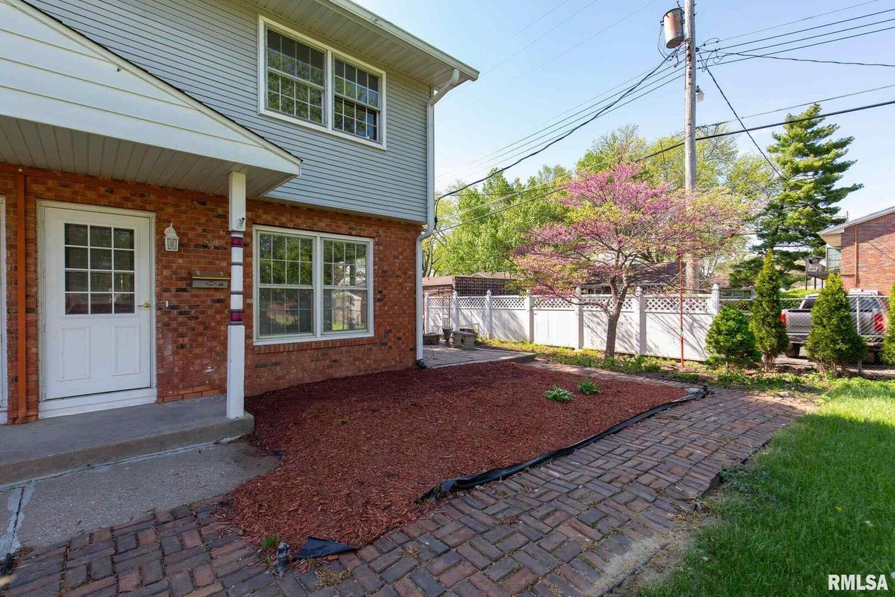 4315 26th Ave., Moline, IL 61265