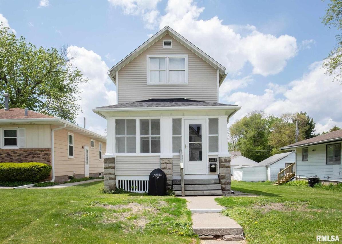 2427 32nd St., Moline, IL 61265