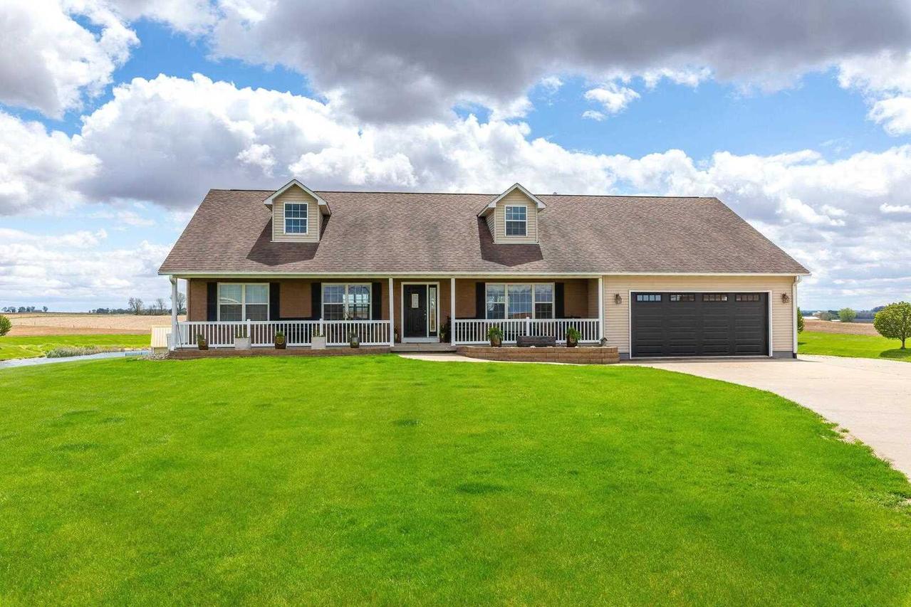 19750 N 1800 Ave., Atkinson, IL 61235