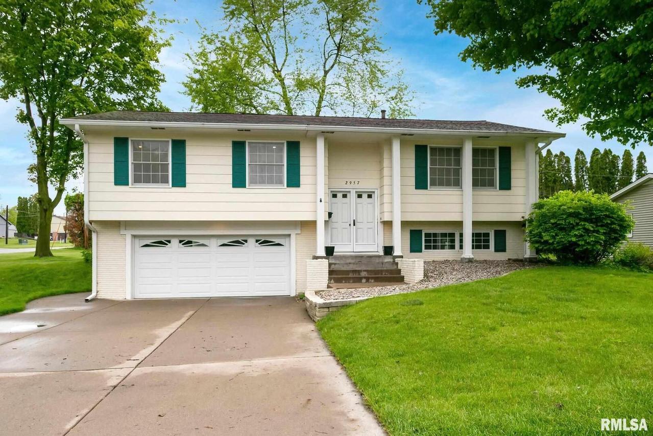 2957 10th St., East Moline, IL 61244