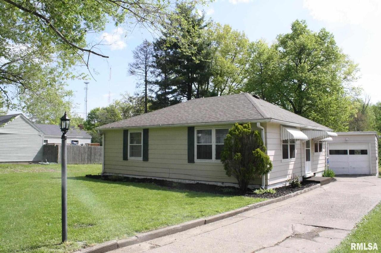 3204 4th St., Moline, IL 61265