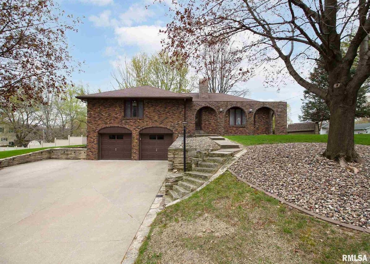 2259 Kingsbury Dr., East Moline, IL 61244