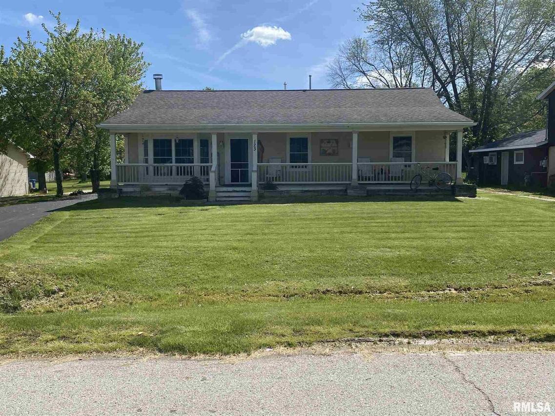 123 E 7th St., Coal Valley, IL 61240