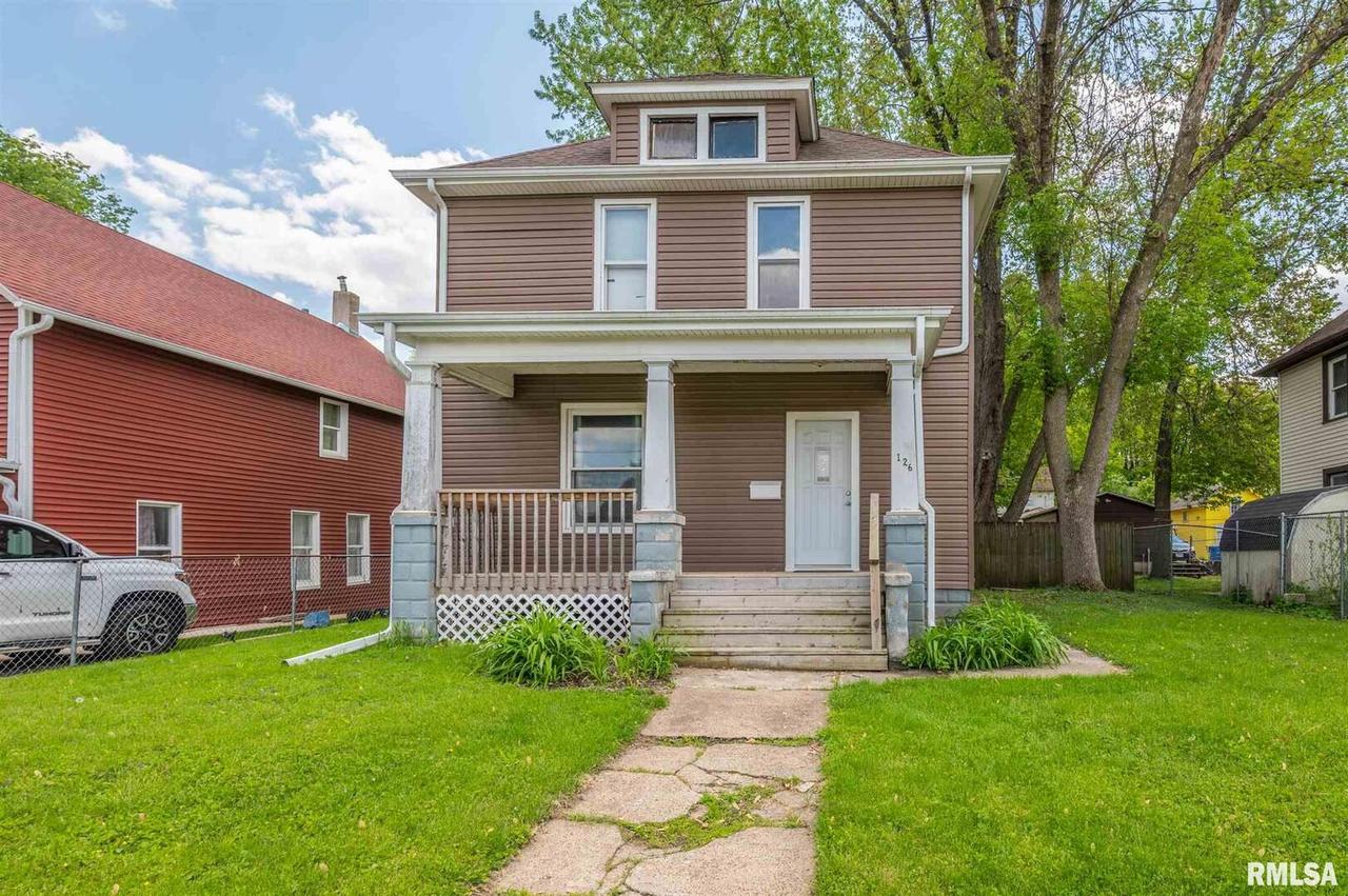 126 6th Ave., Moline, IL 61265