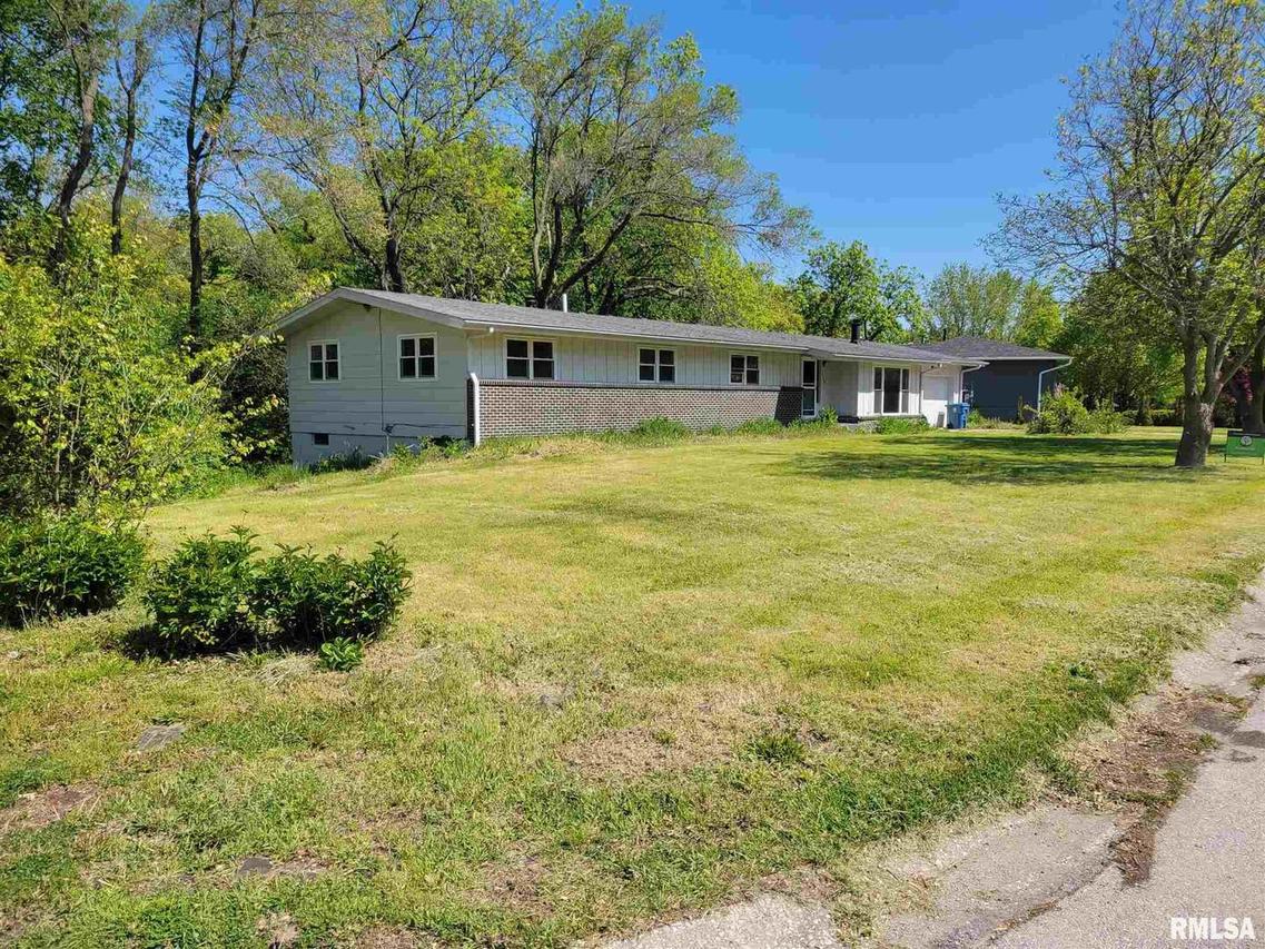 2348 Troy Dr., East Moline, IL 61244