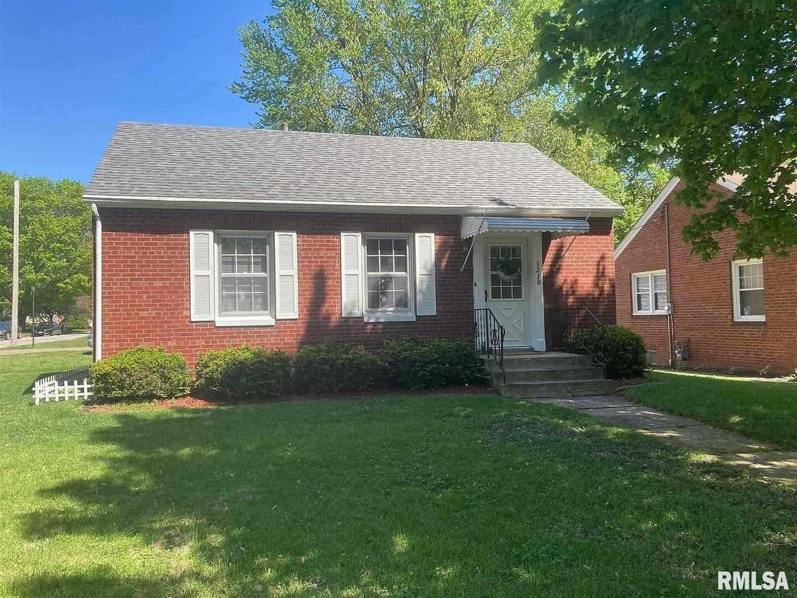 1218 29th Avenue Ct., Moline, IL 61265