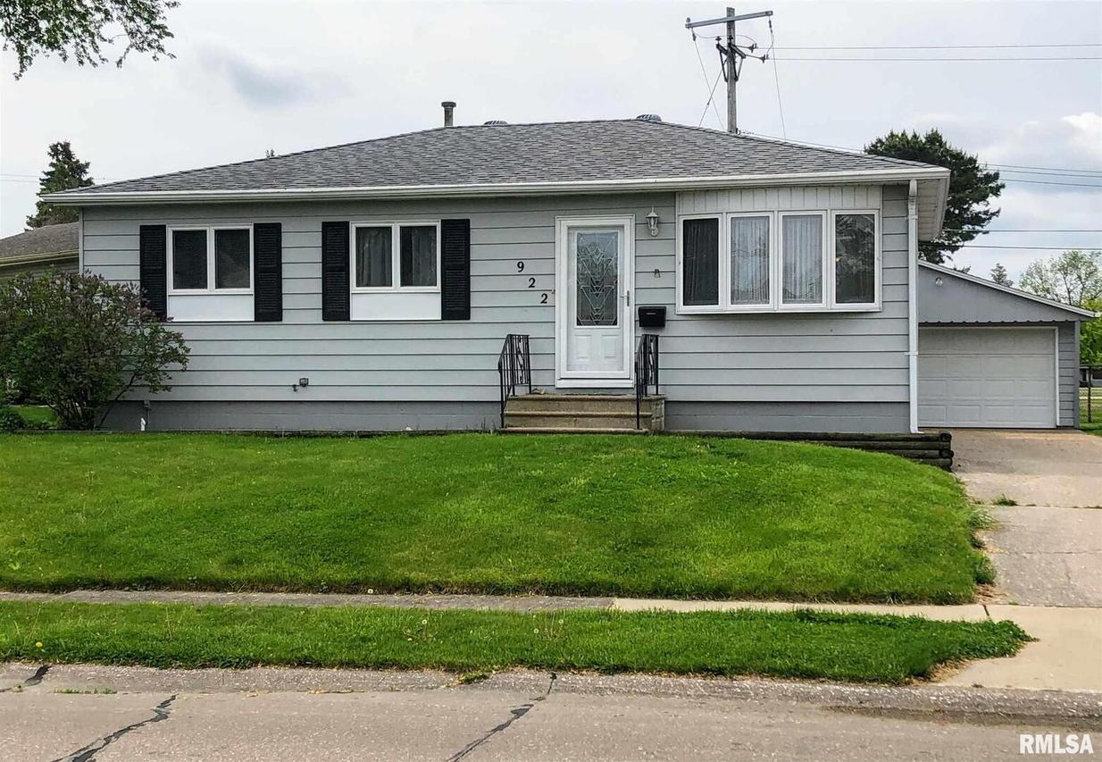 922 41st Ave., East Moline, IL 61244