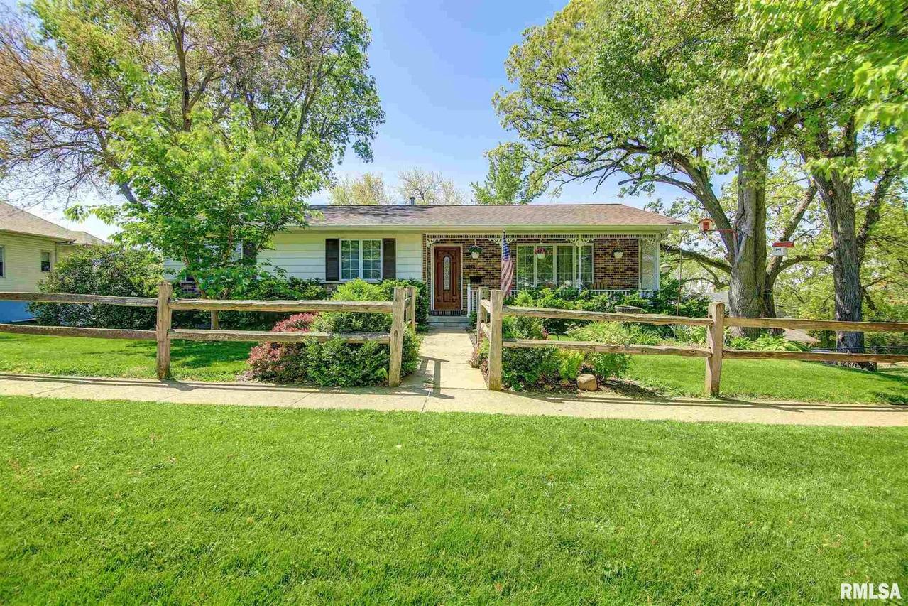 812 10th Ave., Fulton, IL 61252