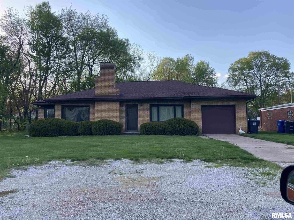 1527 36th Ave., Moline, IL 61265