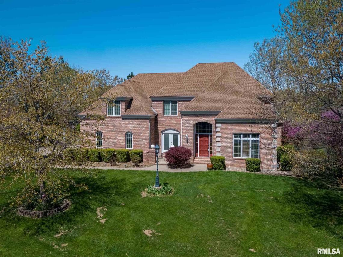 600 Arbor Dr., Carterville, IL 62918