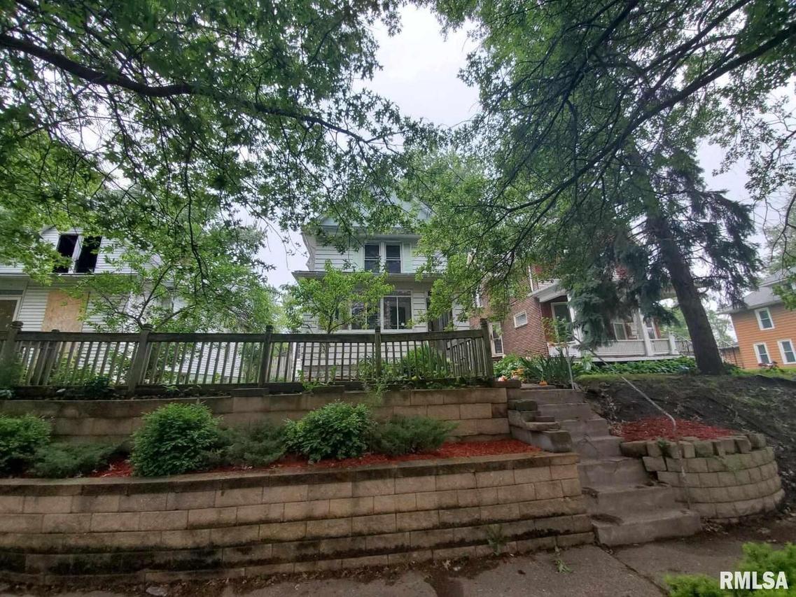 1516 12th St., Rock Island, IL 61201