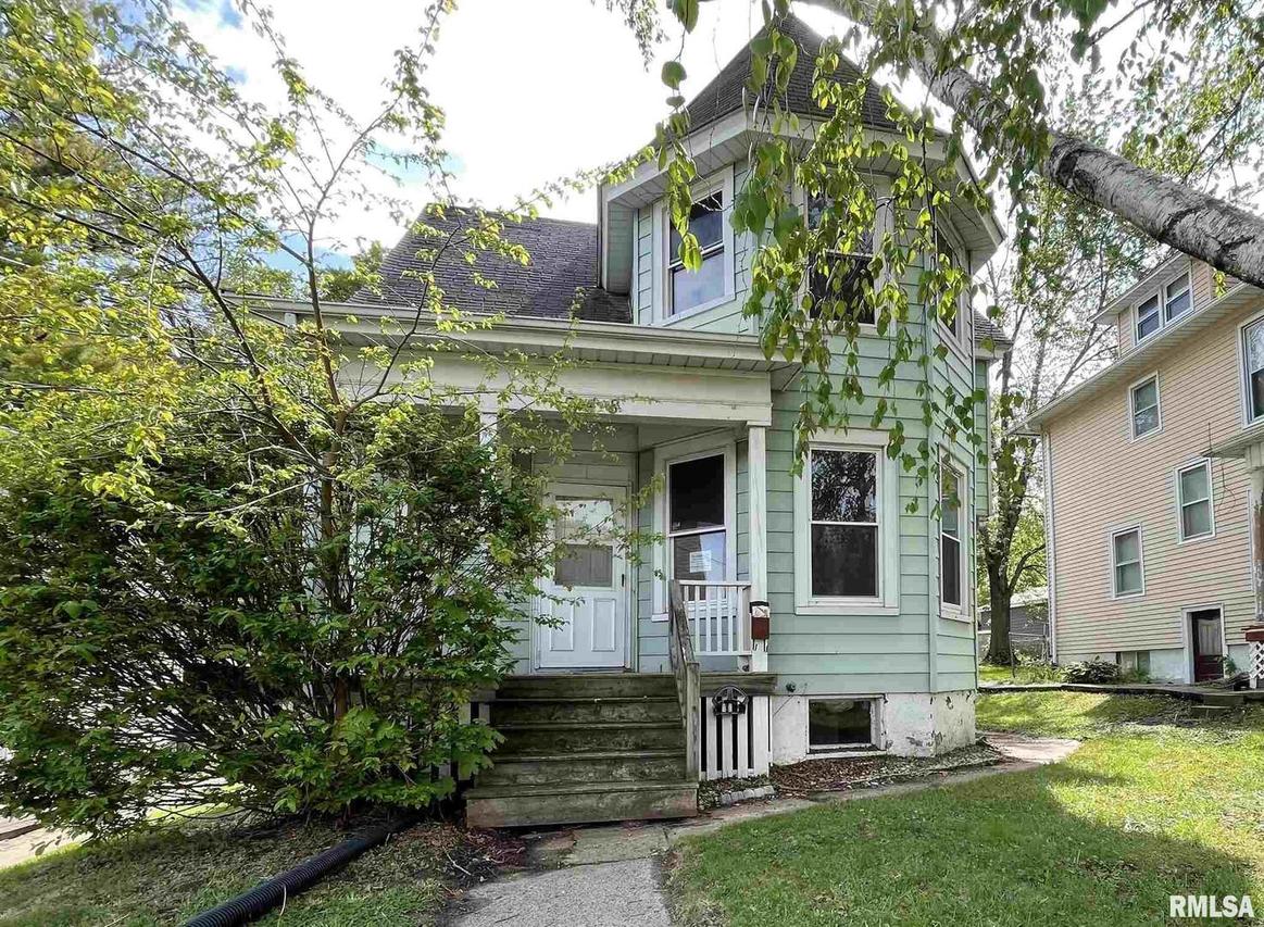 748 25th St., Moline, IL 61265