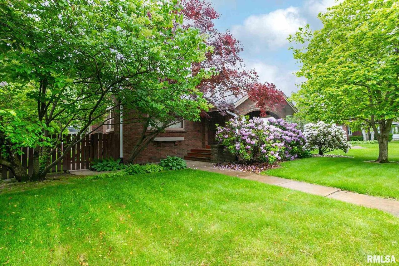 2728 15th Ave., Moline, IL 61265