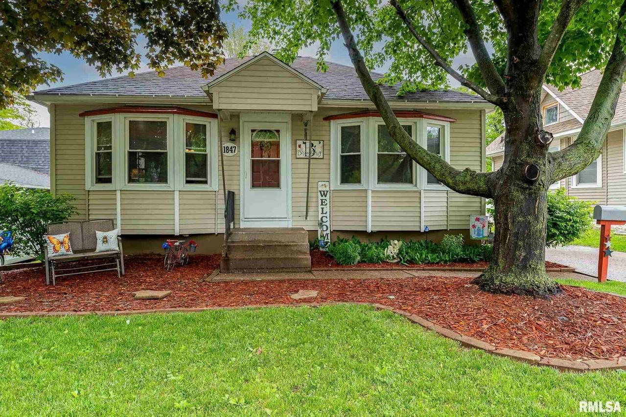 1847 16th Ave., Moline, IL 61265