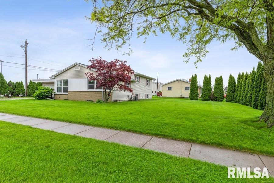 2205 41st St., Moline, IL 61265