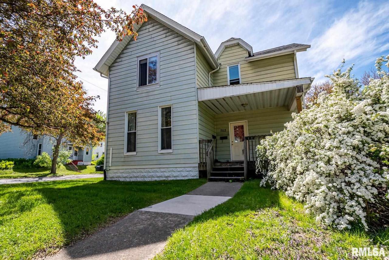 752 30th St., Rock Island, IL 61201