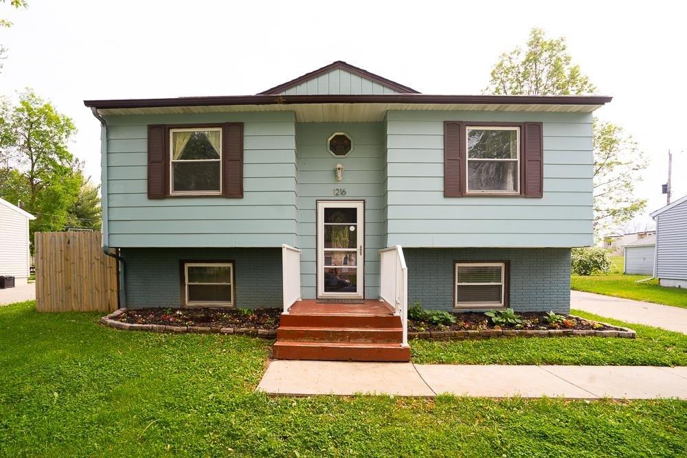 1216 95th Ave., Rock Island, IL 61201