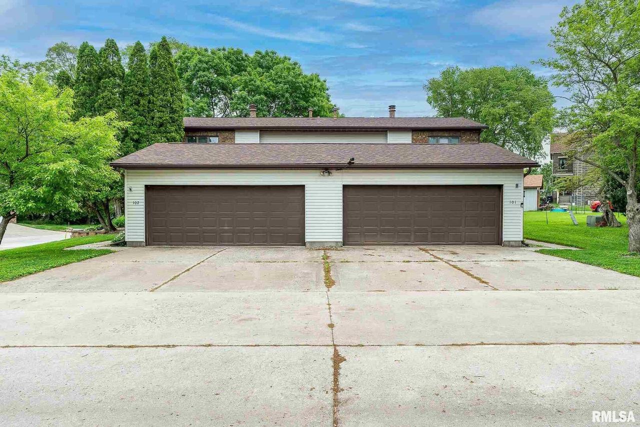 8504 Ridgewood Rd., Rock Island, IL 61201