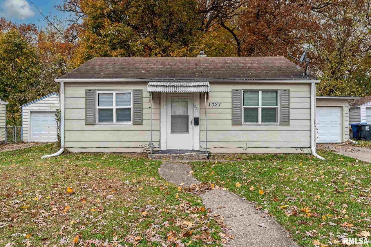 1027 38th St., Moline, IL 61265