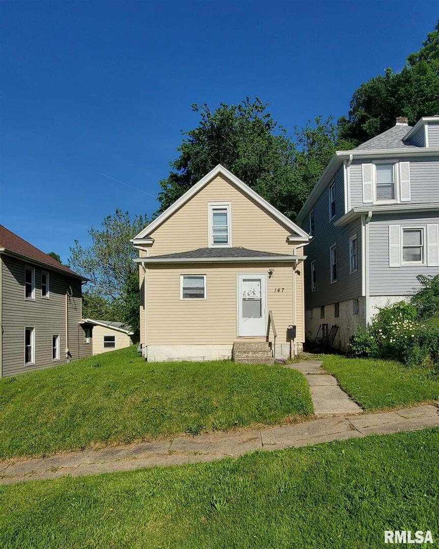 147 6th St., Silvis, IL 61282