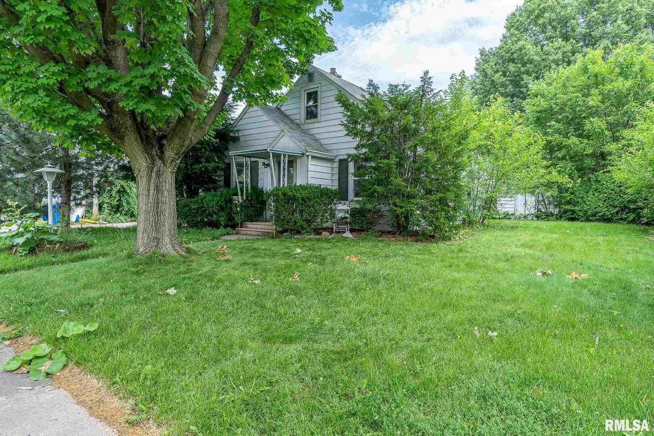 329 23rd Ave., Moline, IL 61265