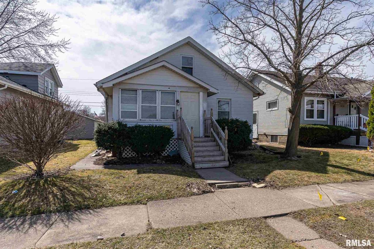 932 42nd Ave., Rock Island, IL 61201