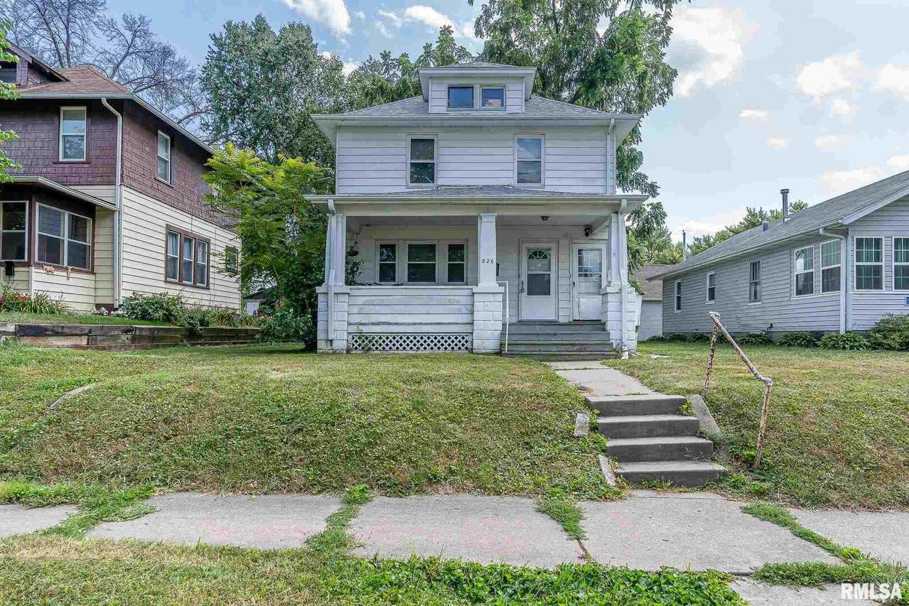 826 20th Ave., Moline, IL 61265