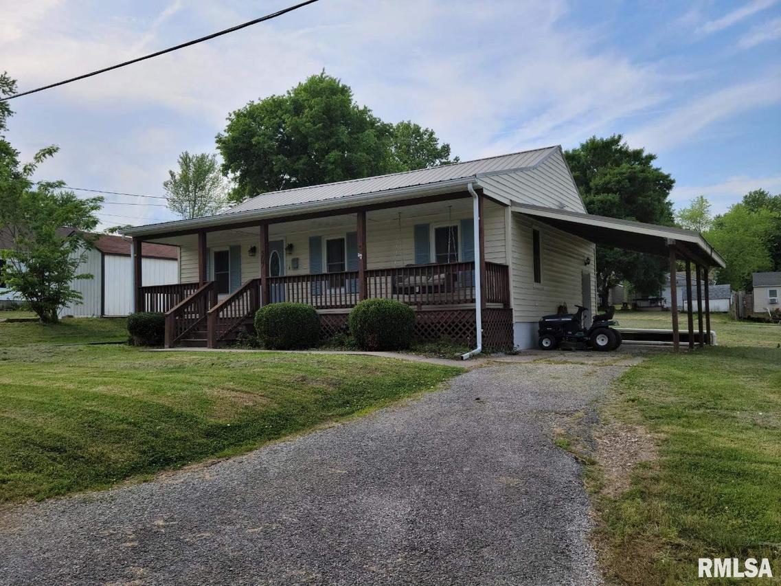 307 Douglas St., Anna, IL 62906