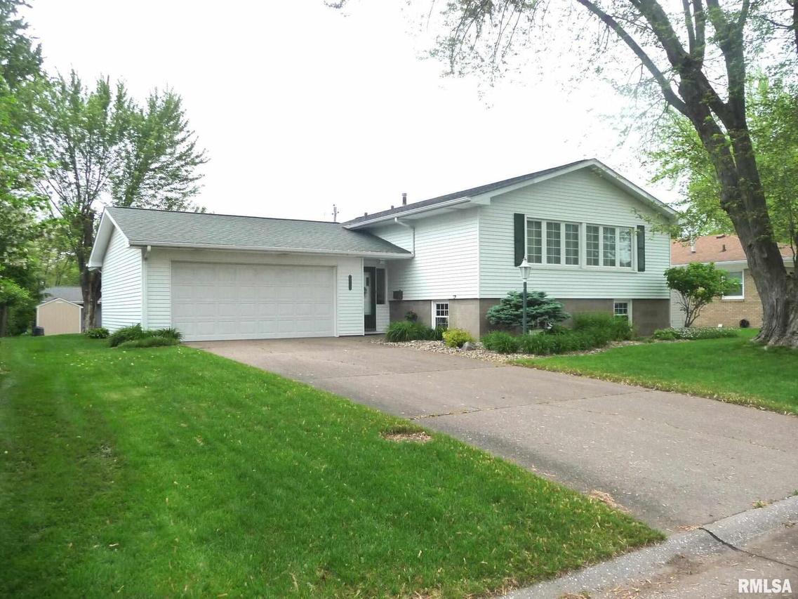 483 32nd Ave., East Moline, IL 61244