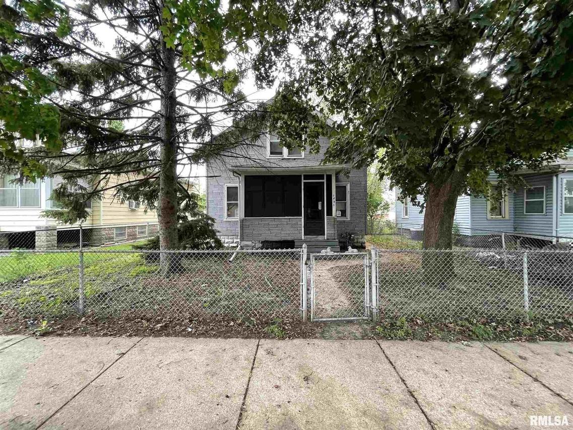 1328 12th Ave., East Moline, IL 61244