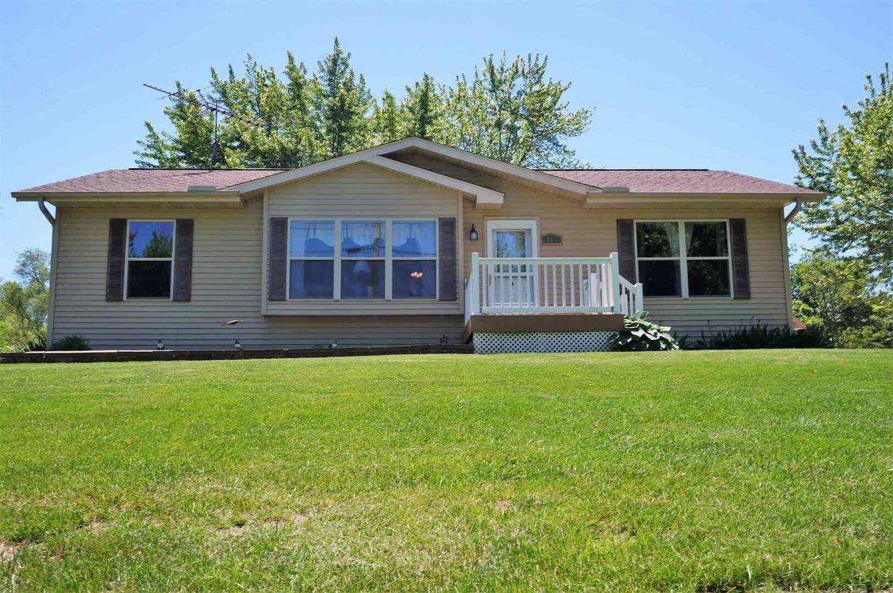 715 Lincoln Ln., New Boston, IL 61272