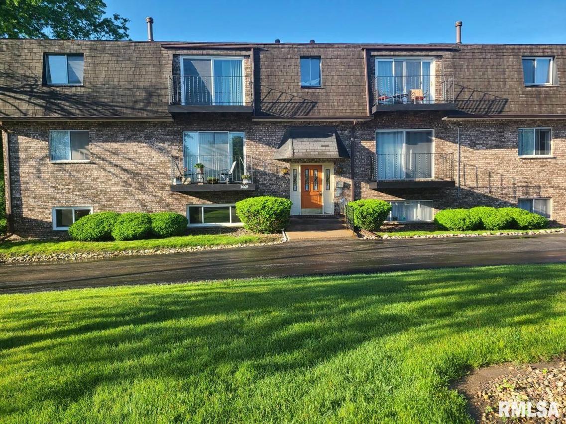 3069 4th St., Moline, IL 61265