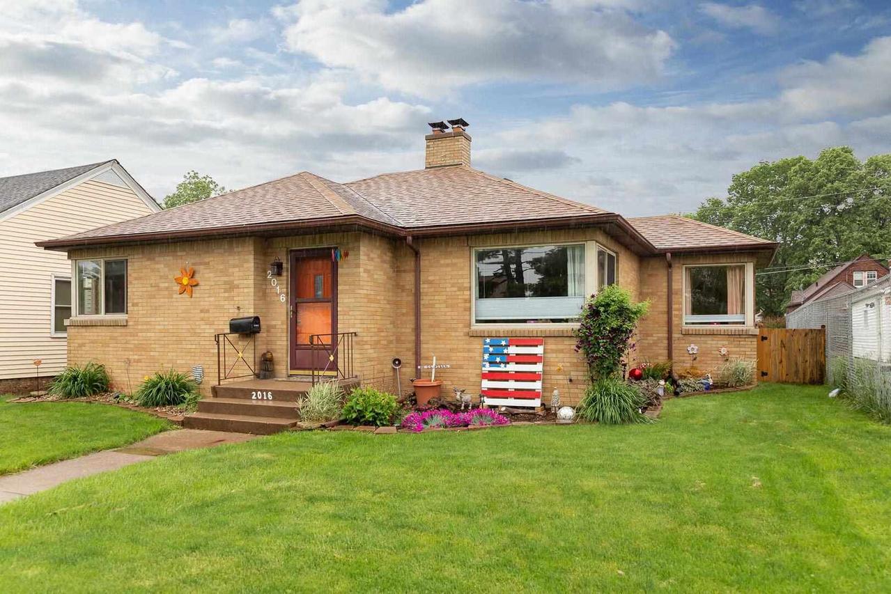 2016 38th St., Rock Island, IL 61201