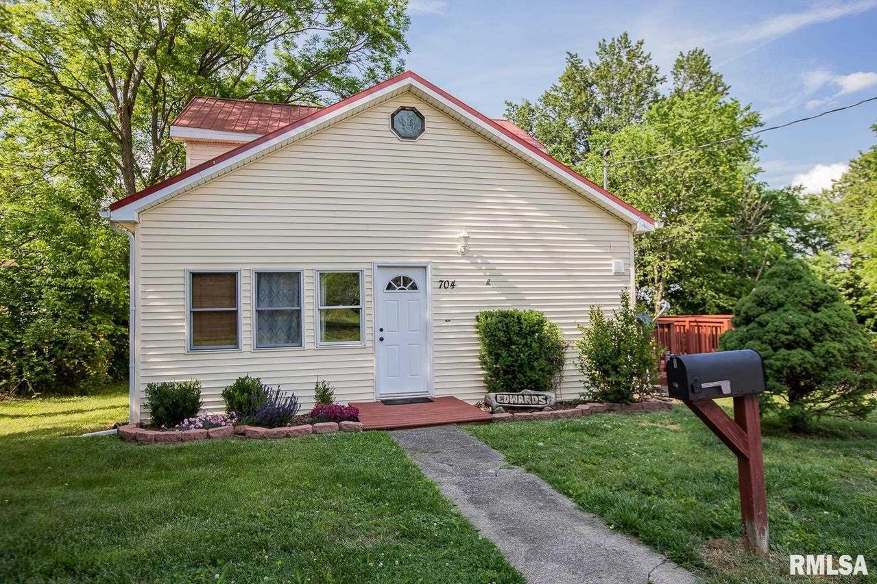 704 Pear St., Carterville, IL 62918