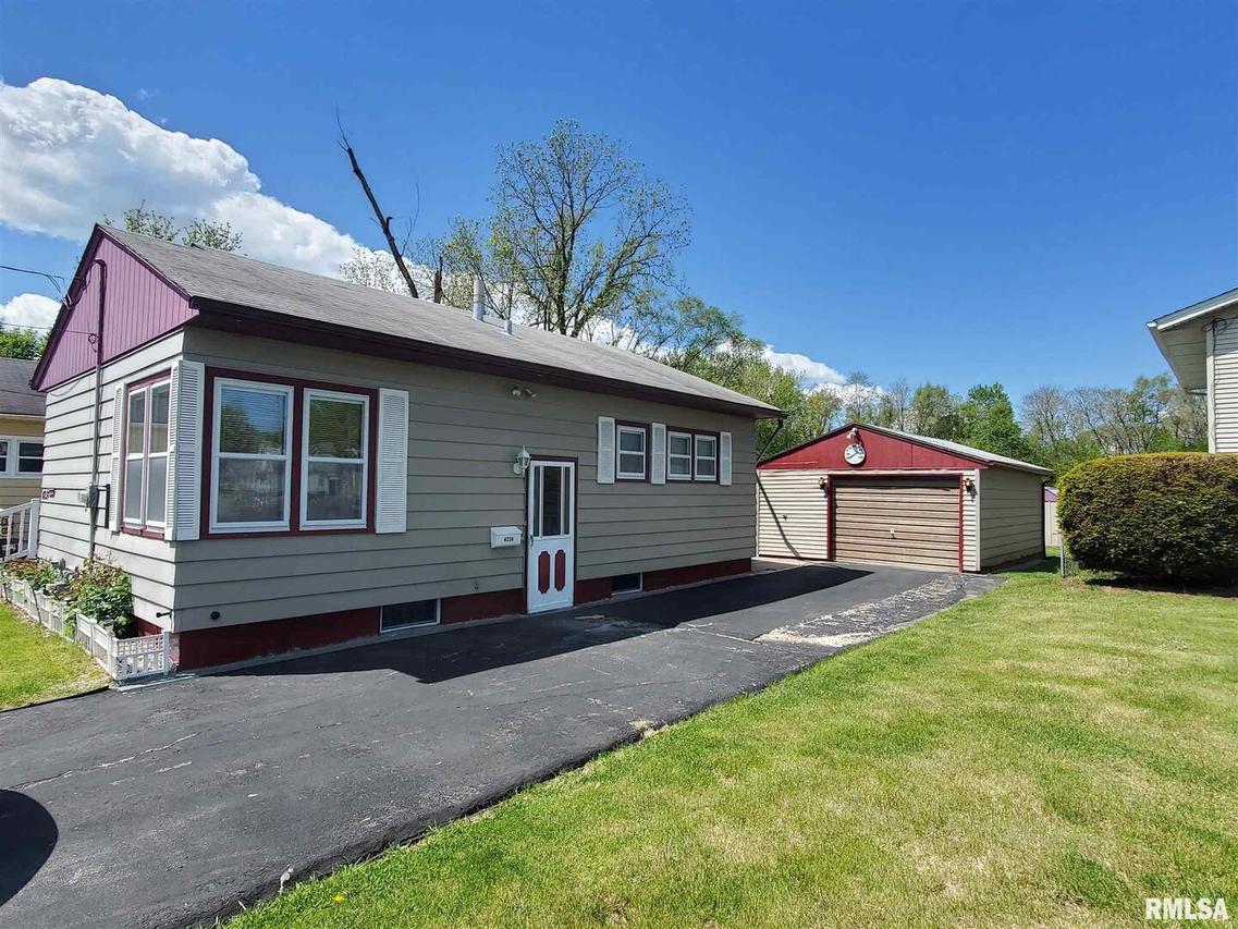 4234 9th St., Rock Island, IL 61201