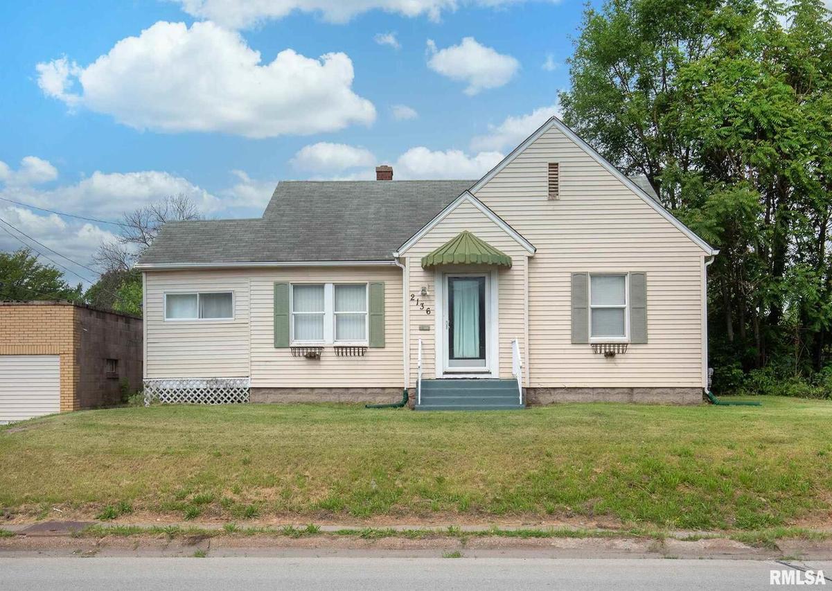 2136 11th St., Rock Island, IL 61201