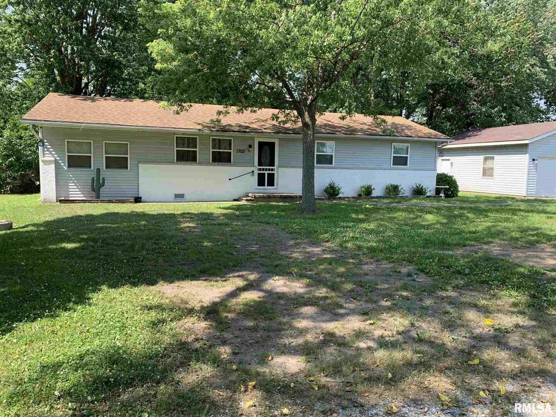 1703 W Madison, Herrin, IL 62948