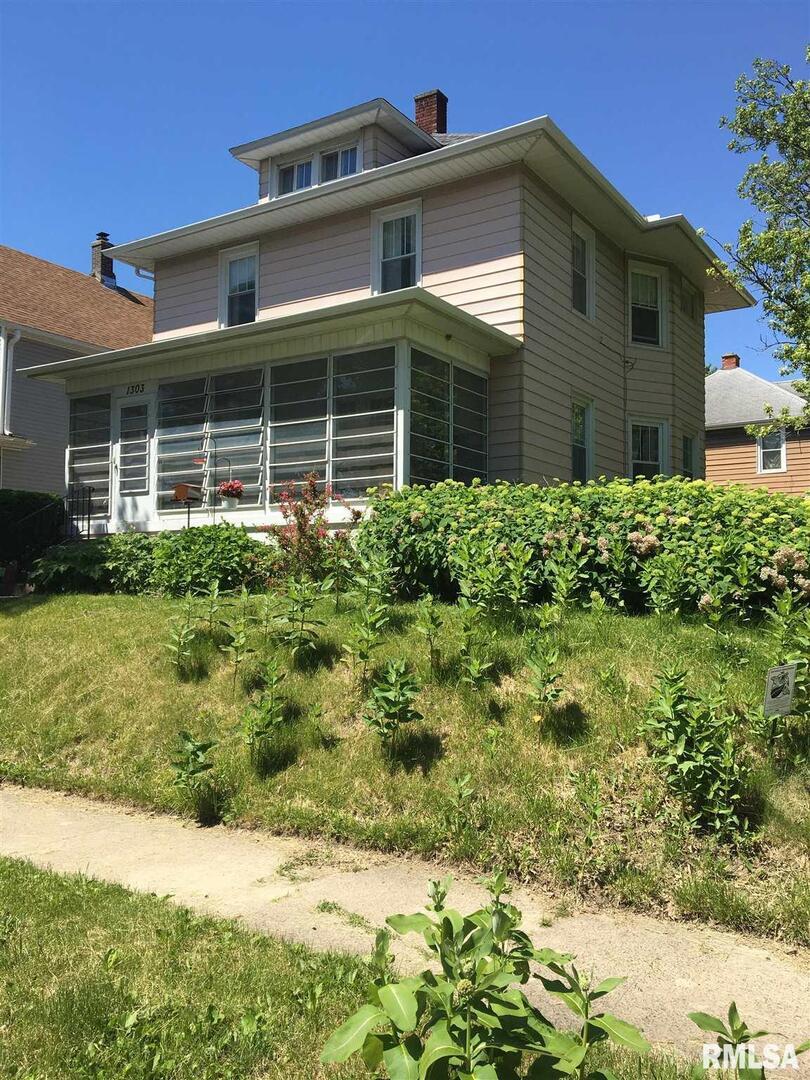 1303 4th St., Moline, IL 61265