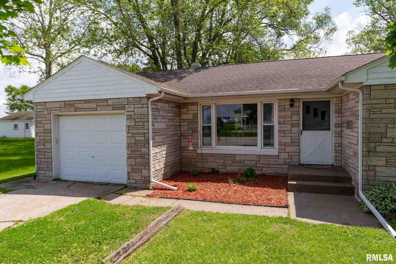 2107 10th St., Silvis, IL 61282