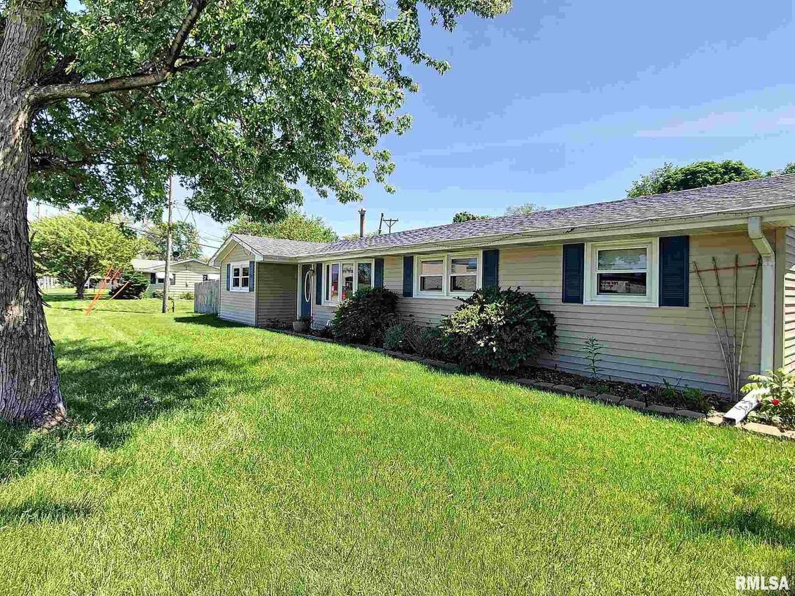 2217 8th St., Silvis, IL 61282